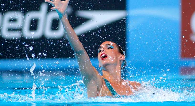 أونا كاربونيل خلال حدث السباحة المتزامن الفردي لبطولة العالم غي يوليو 2013 