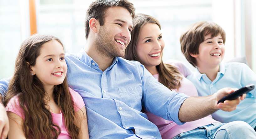 لماذا يكون الجلوس قرب شاشة التلفاز ضار