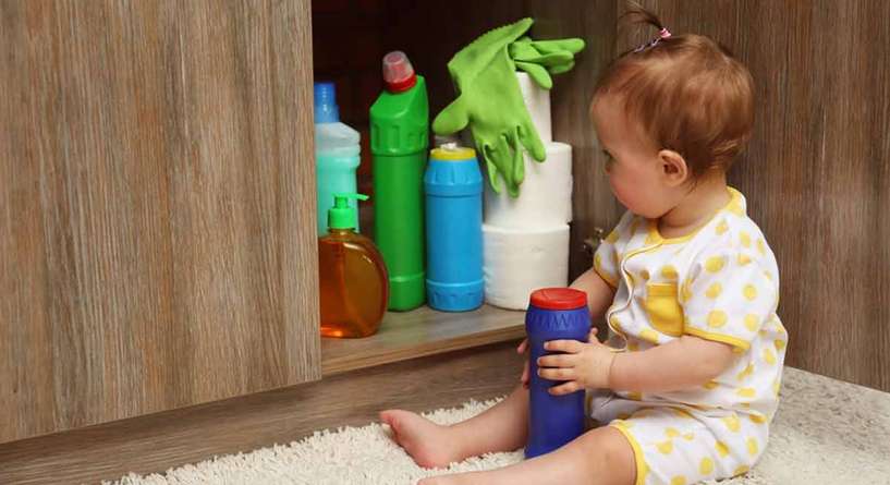 كيفية التصرف لدى شرب الطفل من مواد التنظيف