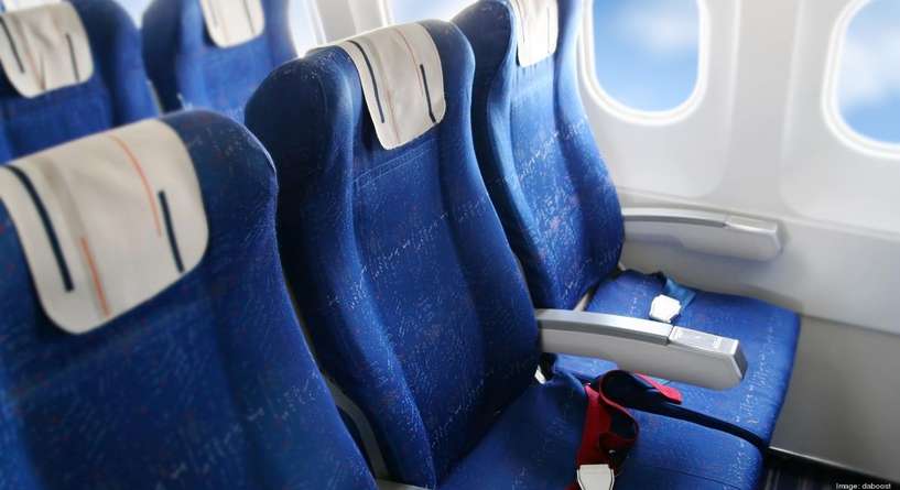 سبب اللون الازرق في مقاعد الطائرة