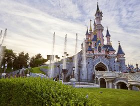 ديزني لاند باريس تعيد افتتاح أبوابها على مراحل اعتباراً من 15 يوليو