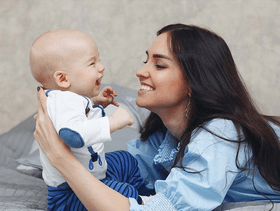 الطفل يتعلم الكلام من والده وليس من والدته