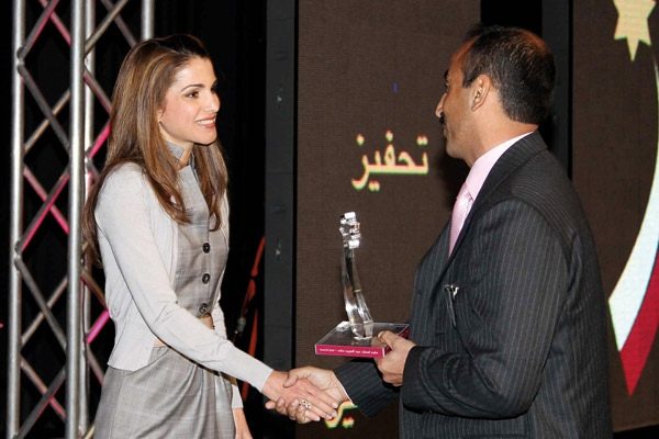 الملكة رانيا العبدالله تكرم الفائزين بجائزة المعلم المتميز للعام 2010