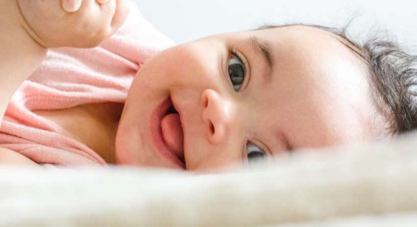 علامات ذكاء الطفل عمر ثلاث شهور 