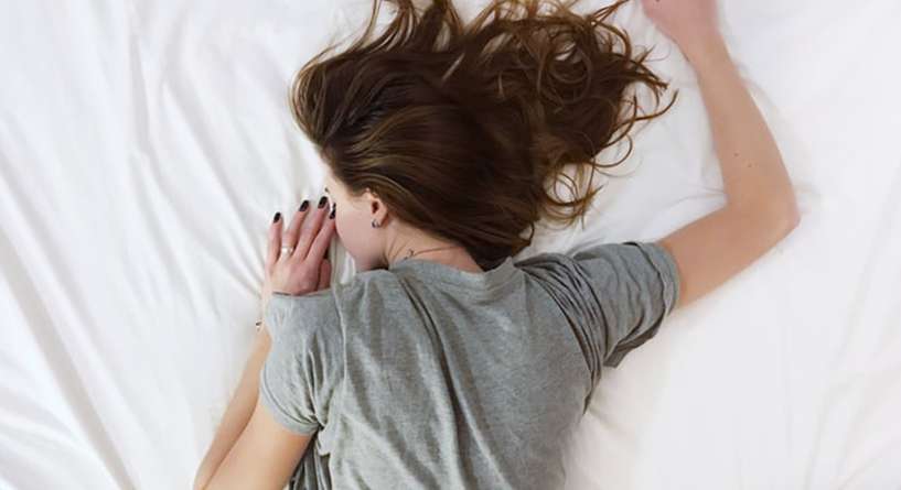 لماذا لا استطيع النوم اكثر من 6 ساعات