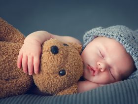 كيف يكون المولود في الشهر الأول