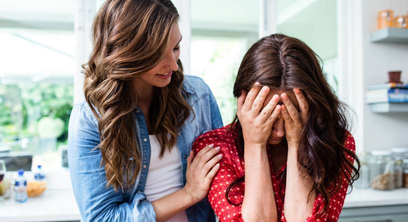 لماذا يكون لون البراز اسود