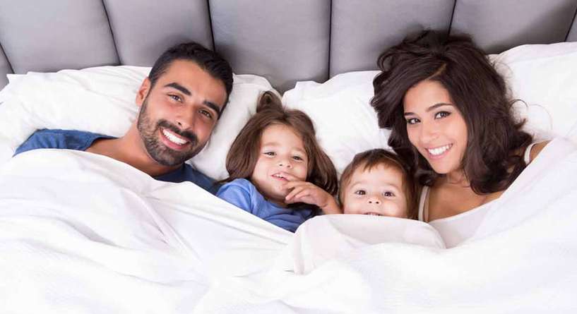 امور على الزوجين القيام بها امام الطفل