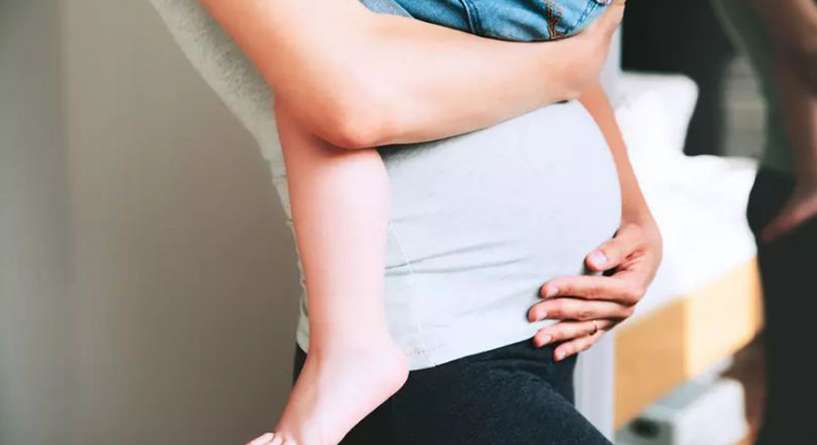 هل الحمل الطبيعي بعد اطفال الانابيب ممكن وكم نسبة نجاحه؟