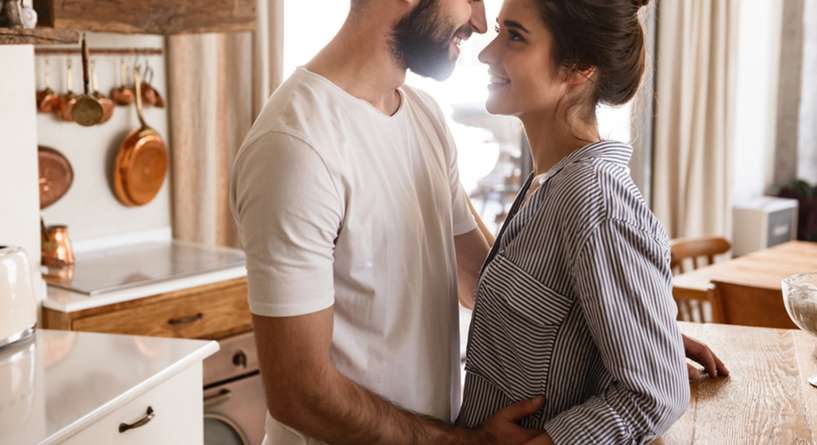 10 خطوات بسيطة تسعد الزوجة ما ينعكس إيجاباً على أجواء البيت