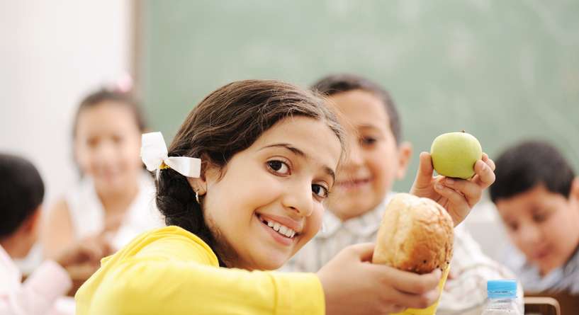 كيف تختارين طعام طفلك لعامه الدراسي الجديد؟