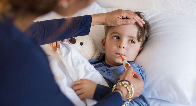 طرق تخفيض حرارة الطفل دون استعمال الادوية