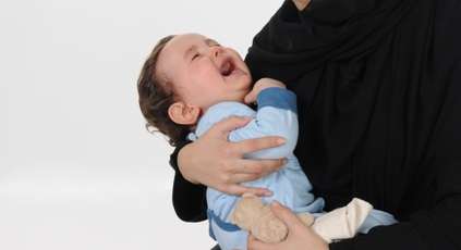 ما هي عواقب هزّ الرضيع بقوة؟