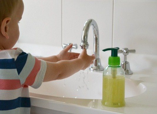 kid washing hands