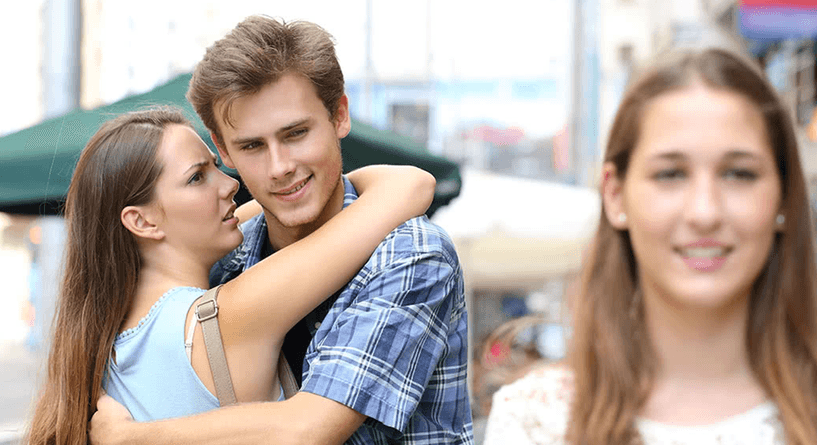 كيفية التعامل مع الزوج الذي ينظر إلى النساء