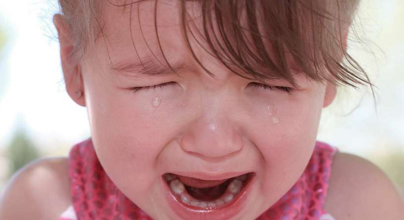 5 حيل سهلة للتعامل مع نوبات الطفل في الخارج