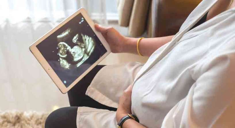 كيف يكون شكل الجنين في الشهر الثالث في بطن امه
