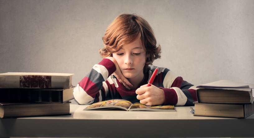عادات غذائية سيئة لدى الطفل تسبب مشاكل دراسية