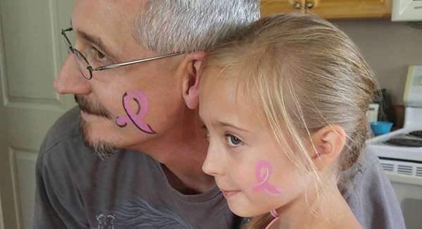 طفلة بعمر الـ9 سنوات تحارب سرطان الثدي بشجاعة