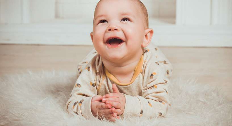 متى يبدأ ظهور الاسنان عند الرضع