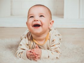 متى يبدأ ظهور الاسنان عند الرضع