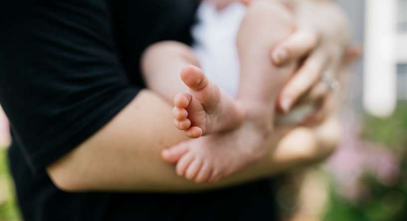هل الرضاعة تمنع التبويض والحمل