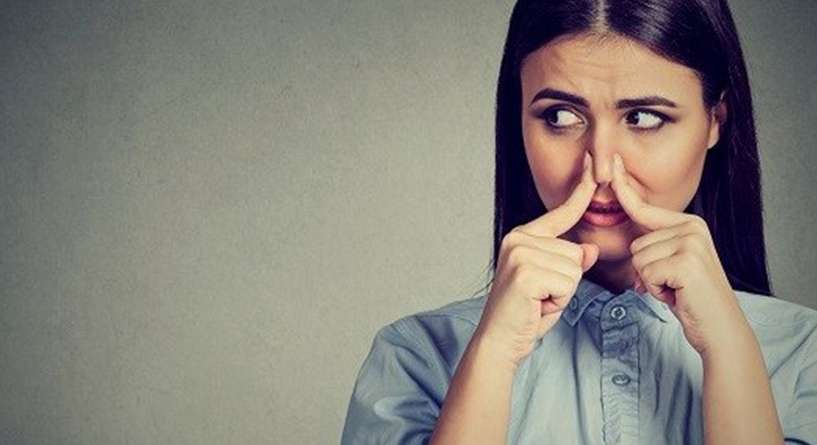 هل الافرازات ذات رائحة السمك في المهبل تمنع الحمل؟