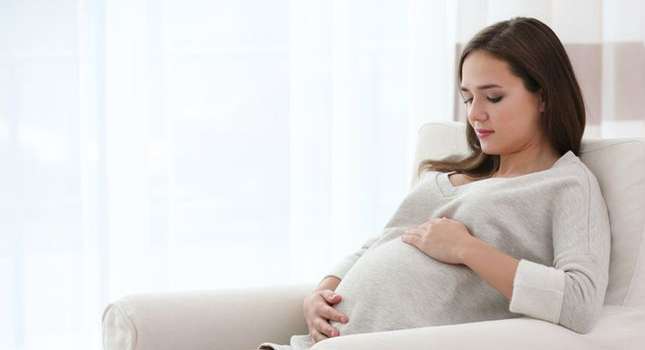سبب نزول دم بعد فحص عنق الرحم في الشهر التاسع