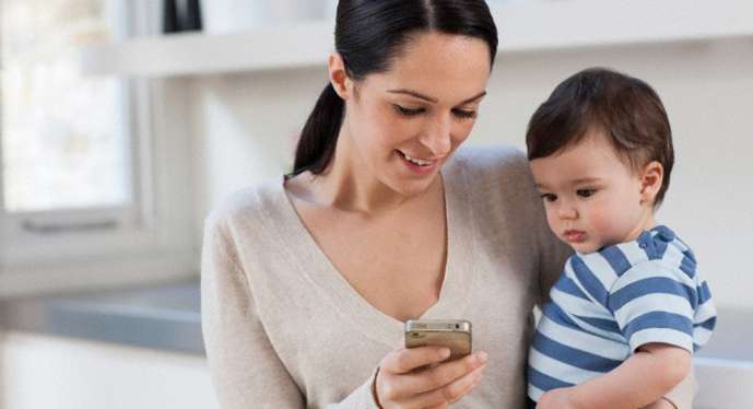 مخاطر الهاتف المحمول يتسبب على الإنتباه لدى الطفل