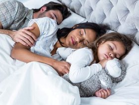 نصيحة حول كيفية منح الطفل الراحة في النوم