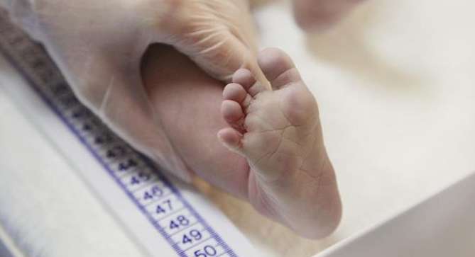 مؤشرات تدل على ان الطفل الرضيع سيصبح طويل القامة في كبره
