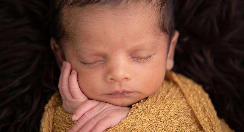 8 خطوات ليعتاد الرضيع على النوم في الليل منذ الولادة!