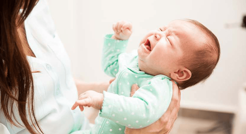 الفرق بين بكاء الرضيع بسبب المرض ام بسبب الجوع