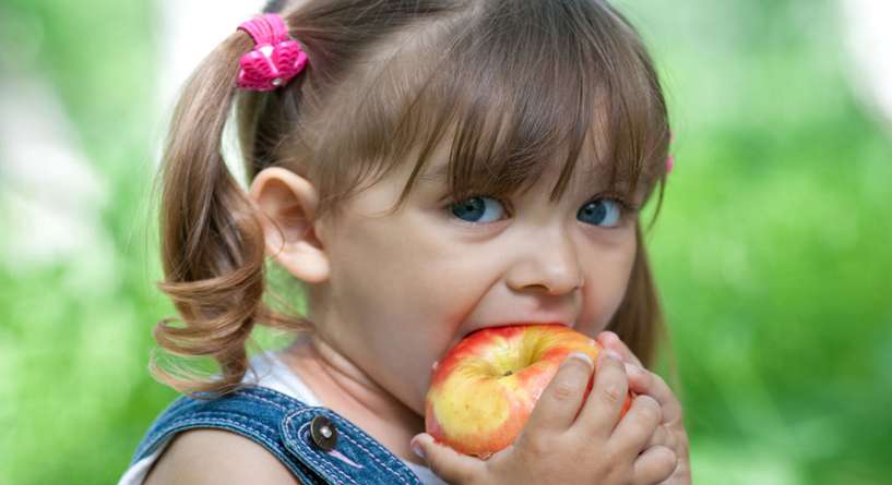 فوائد التفاح للاطفال