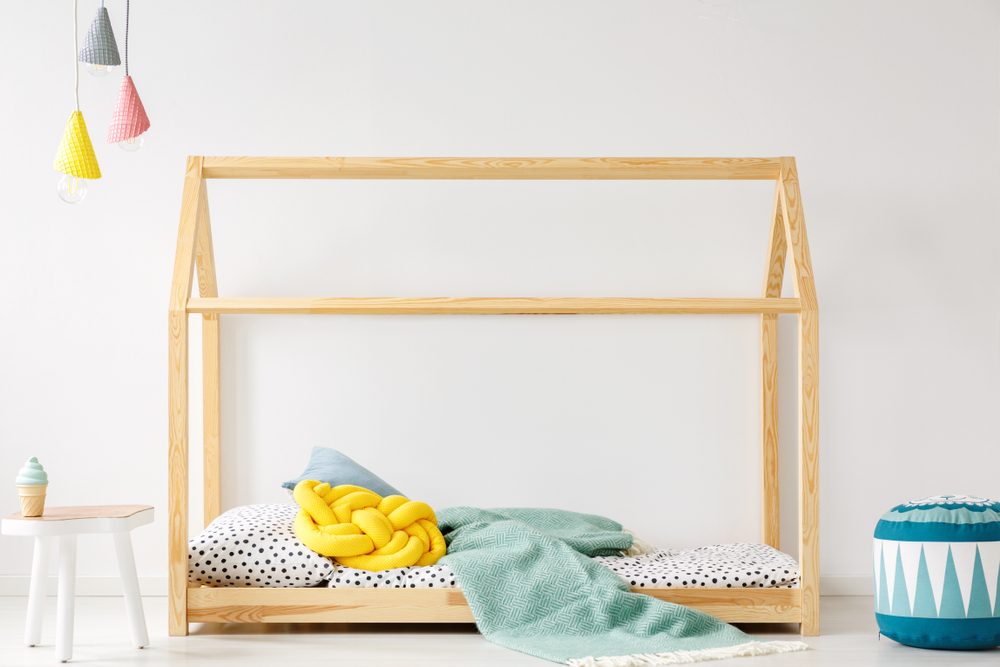 سرير خشبي يؤمن الراحة لك ولطفلك
