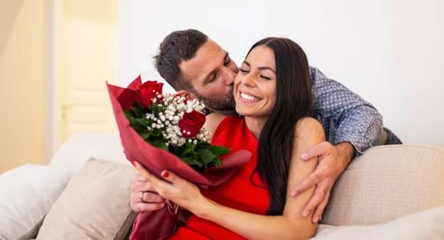 تصرفات يحبها الرجل بالمرأة