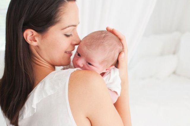 ماذا يحدث لجسم الام خلال الاربع وعشرين ساعة الاولى بعد الولادة
