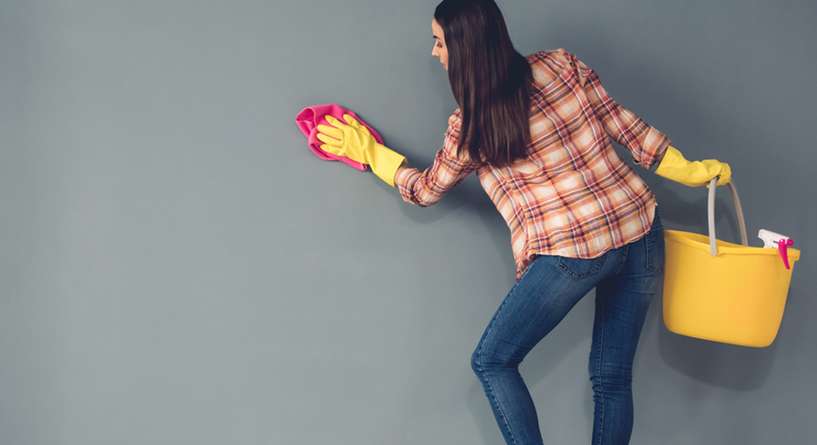 طرق تنظيف الجدران من دون افساد الدهانات