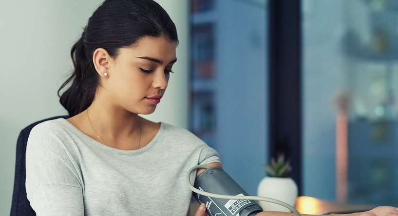 هل يمكن التوقف عن علاج الضغط وما مخاطر تلك الخطوة؟
