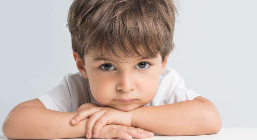 طعام شائع لا يجب على الطفل تناوله قبل عمر 5 سنوات