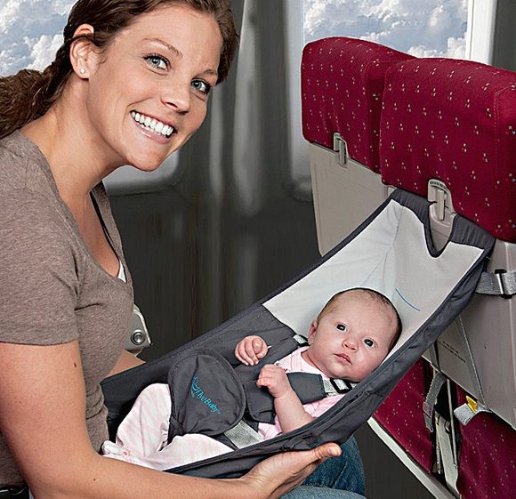مقعد لسلامة الطفل في الطائرة