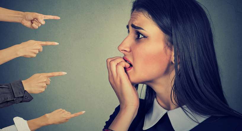اسباب وضع الاصبع في الفم عند الكبار