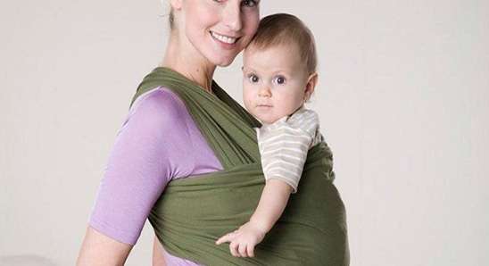 طريقة حمل الطفل بواسطة الوشاح | العناية بالرضيع