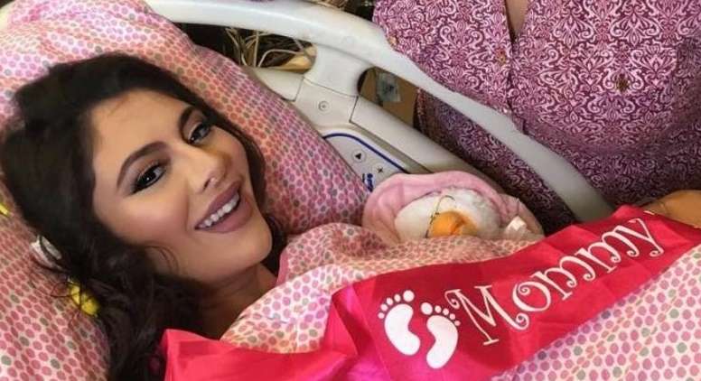 فيديو تفاصيل ولادة مريم حسين وردة فعل زوجها فيصل الفيصل