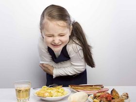 طرق علاج الامساك عند الاطفال عمر ثلاث سنوات