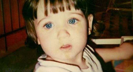 صور الفنانات العربيات في الطفولة والشبه مع بناتهن