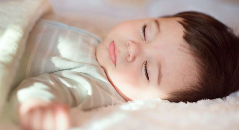 نوم الطفل يؤثر على ذكائه
