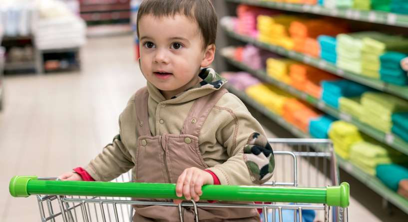 أغراض أساسية تسهل رحلة التسوق مع الطفل