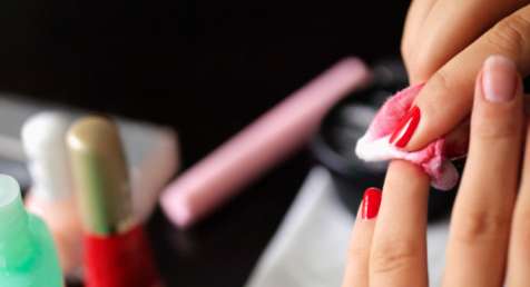 ثبتي طلاء أظافرك
