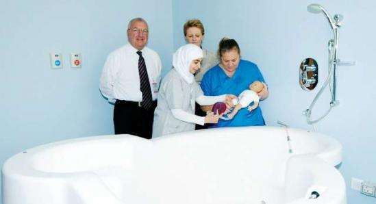 الولادة تحت الماء الآن في الإمارات!